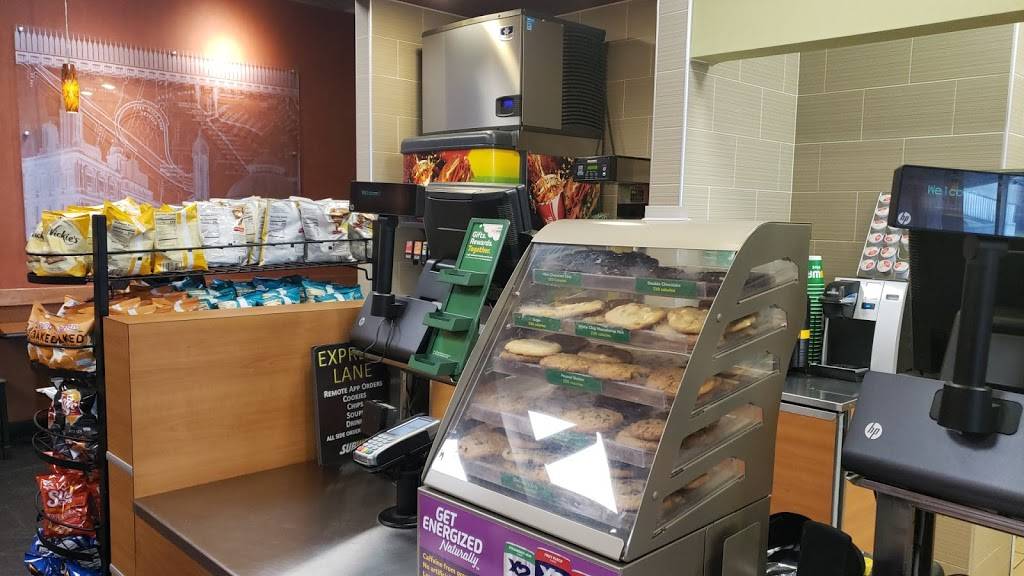 Subway | restaurant | 4201 St Antoine St, Detroit, MI 48201, USA | 3138318142 OR +1 313-831-8142