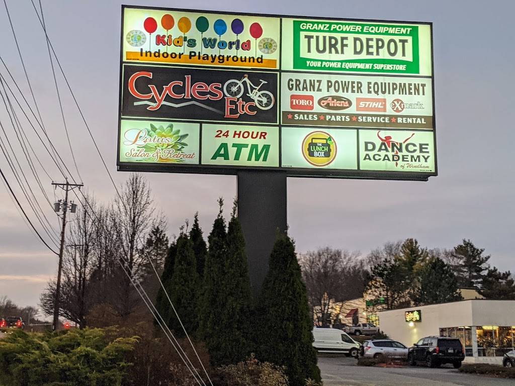 The LUNCHBOX Salem LLC | meal takeaway | 288 N Broadway, Salem, NH 03079, USA | 6038901100 OR +1 603-890-1100