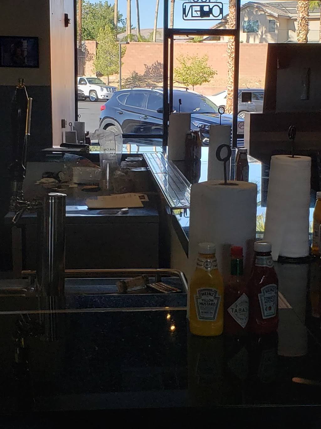 Juicy Burgers | restaurant | 470 E Windmill Ln #100, Las Vegas, NV 89123, USA | 7252065194 OR +1 725-206-5194