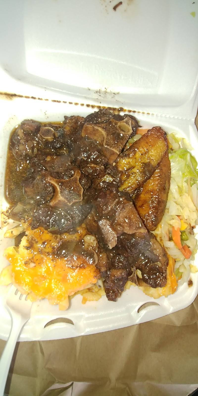 Mikes Island Grill | restaurant | 326 E 98th St, Brooklyn, NY 11212, USA | 7183463494 OR +1 718-346-3494