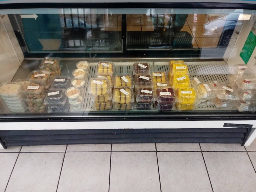 Sharks Fish & chicken Grill | restaurant | 5053 W Division St, Chicago, IL 60651, USA | 7734172451 OR +1 773-417-2451