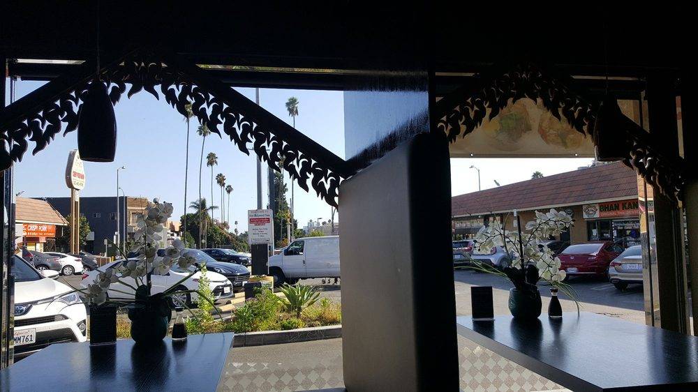 Tumnak Thai Food & Pho | restaurant | 5267 Hollywood Blvd, Los Angeles, CA 90027, USA | 3235937931 OR +1 323-593-7931