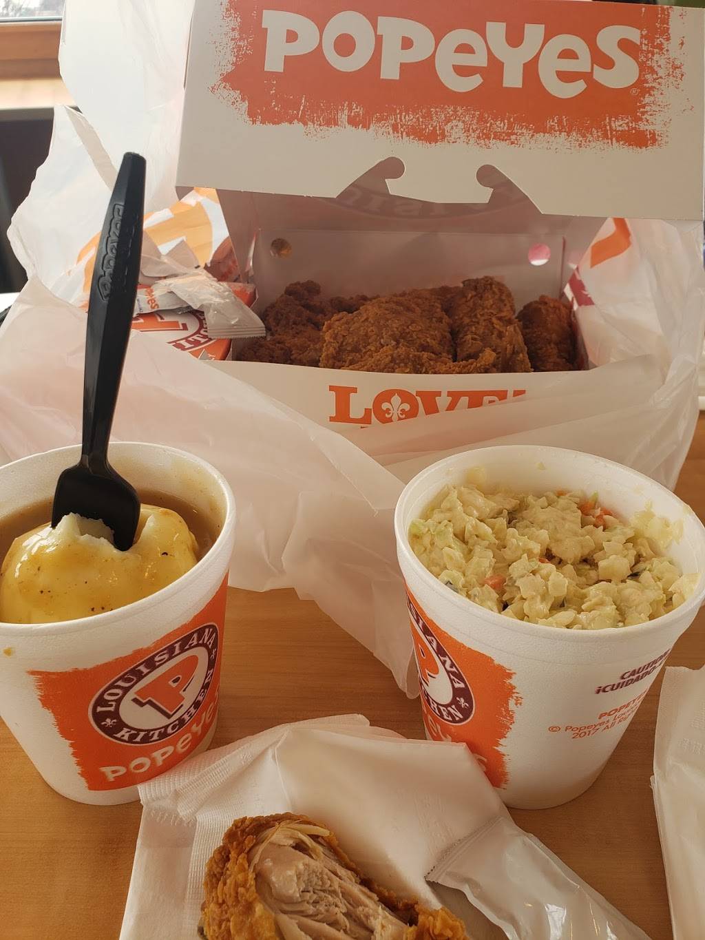 Popeyes Louisiana Kitchen | restaurant | 5020 E County Line Rd, Indianapolis, IN 46237, USA | 3178830617 OR +1 317-883-0617