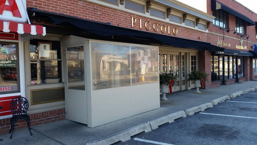 Piccolo | restaurant | 2060, 215 Wall St, Huntington, NY 11743, USA | 6314245592 OR +1 631-424-5592