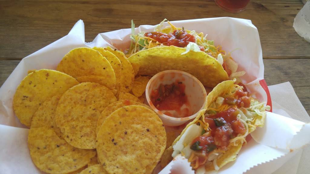 High & Dry Grill | restaurant | 61 Causeway Blvd, Dunedin, FL 34698, USA | 7275104445 OR +1 727-510-4445