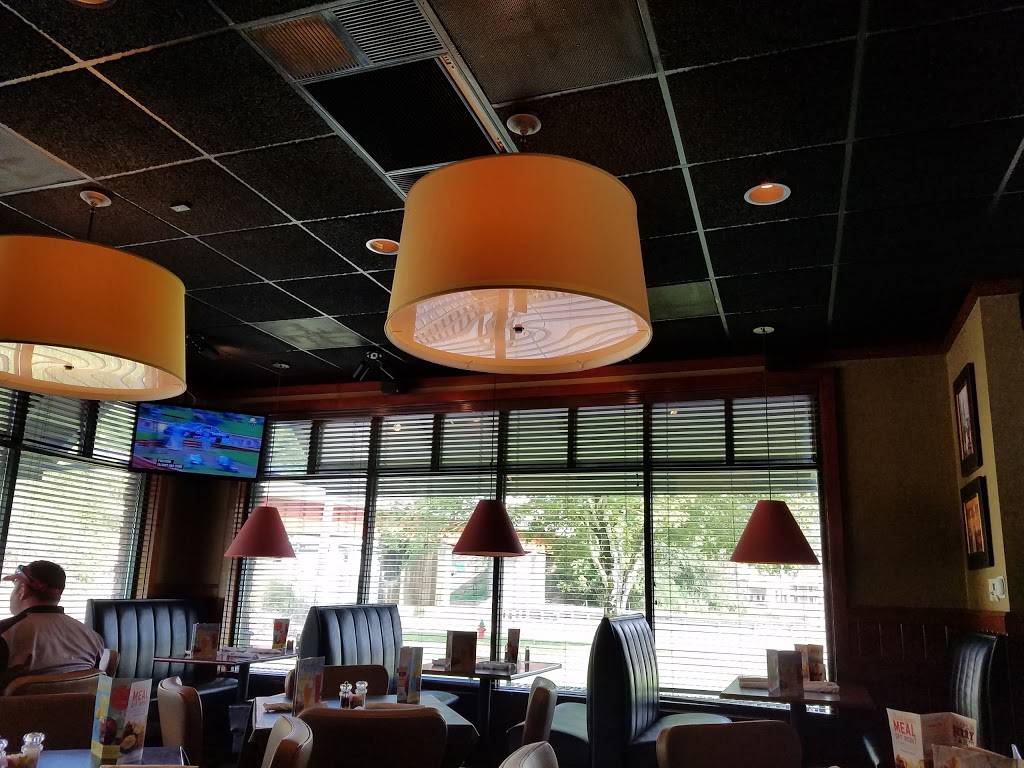 Ruby Tuesday | restaurant | 1640 S Roane St, Harriman, TN 37748, USA | 8655900671 OR +1 865-590-0671