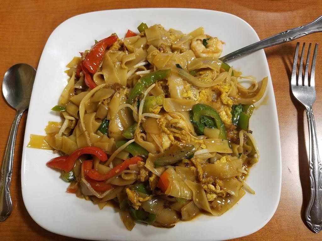 Mamas Thai Cafe | restaurant | 562 N Beacon Blvd, Grand Haven, MI 49417, USA | 6166077368 OR +1 616-607-7368