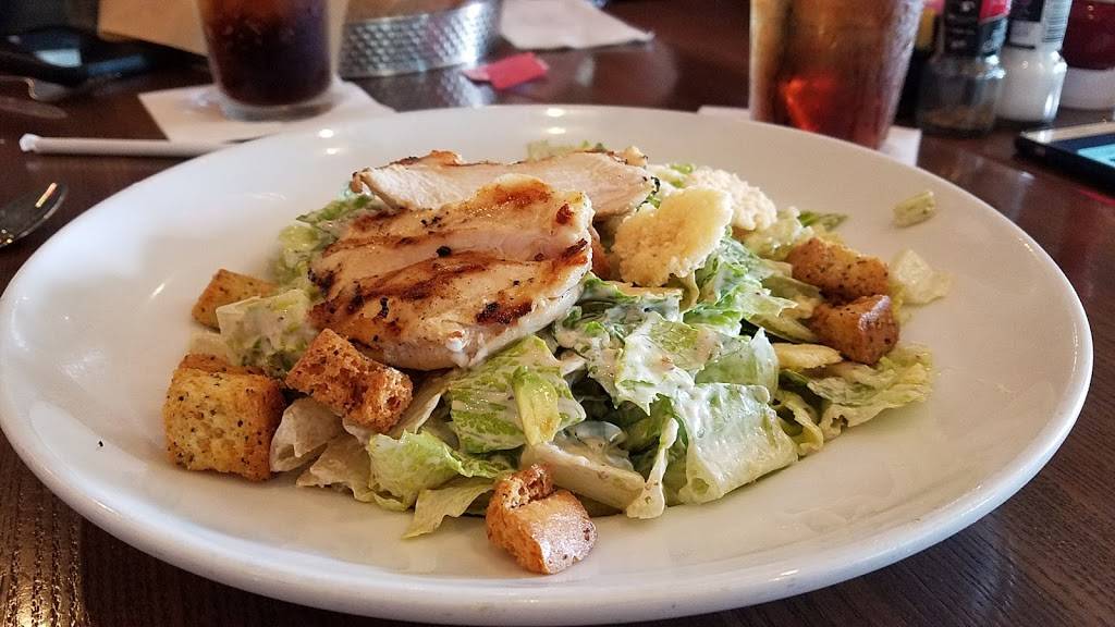 TGI Fridays | restaurant | 1524 N Collins St, Arlington, TX 76011, USA | 8172612390 OR +1 817-261-2390