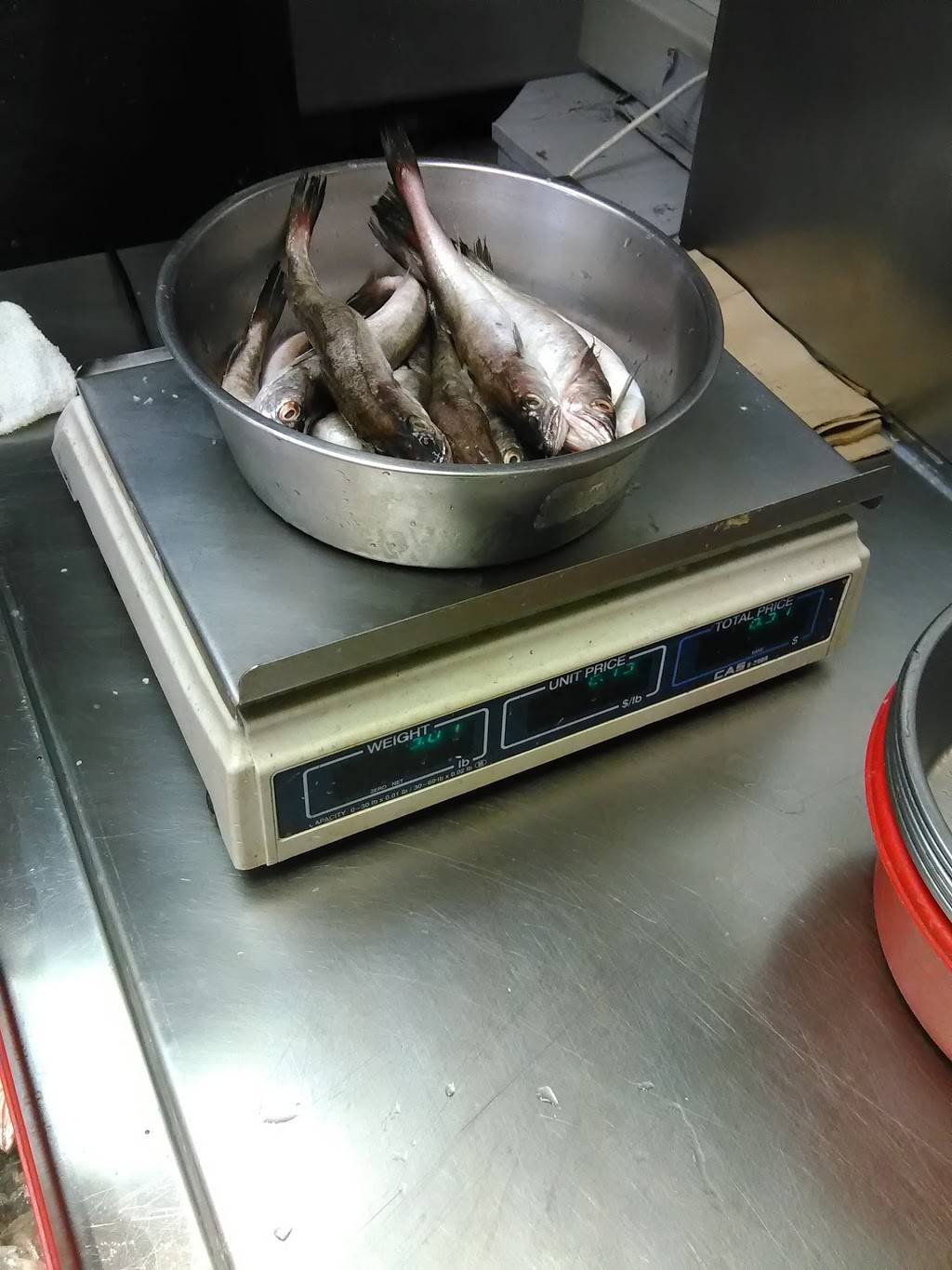 C H Crab House | restaurant | 350 W Market St, Newark, NJ 07107, USA | 9736436810 OR +1 973-643-6810