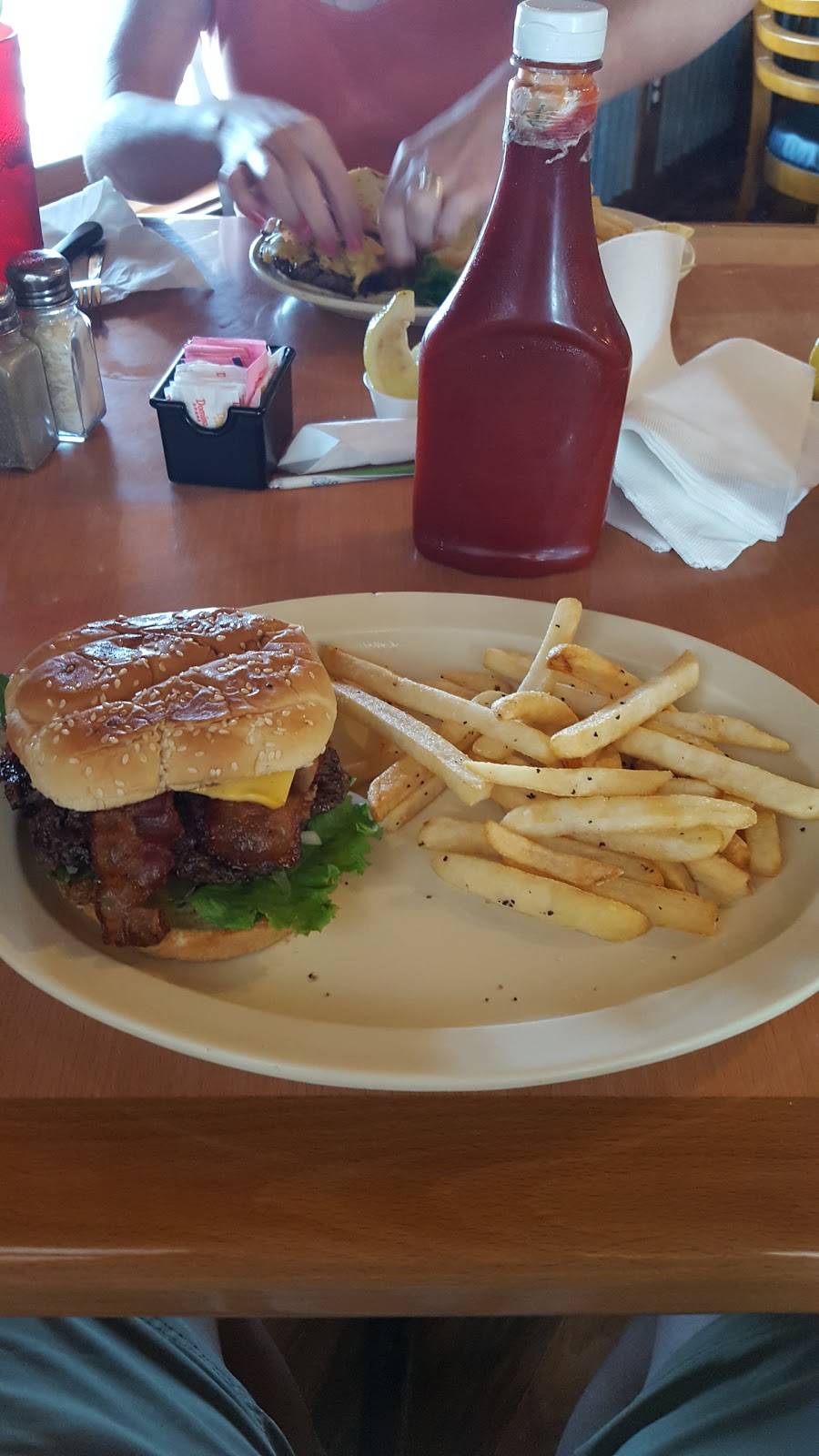 Louis Bait Camp Inc. RESTAURANT | restaurant | 3510 Hwy 6, Hitchcock, TX 77563, USA | 4099359050 OR +1 409-935-9050