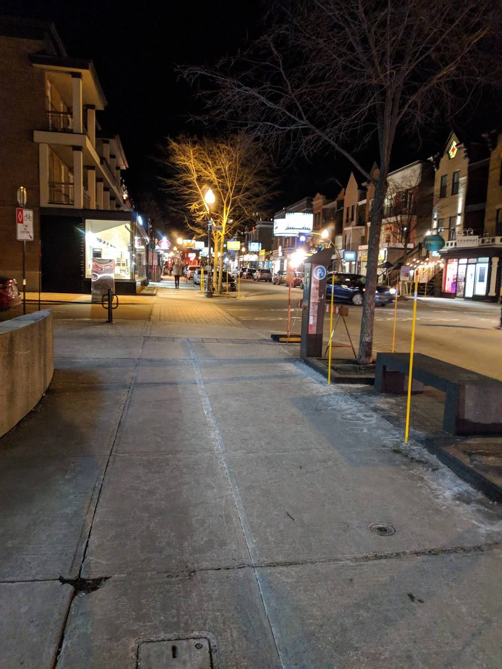 Jules Et Jim (Le) | night club | 1060 Avenue Cartier, Québec, QC G1R 2S5, Canada | 4185249570 OR +1 418-524-9570