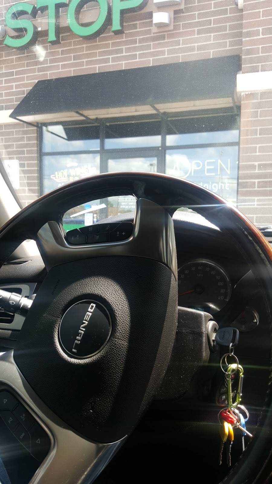 Wingstop | restaurant | 7335 Good Hope Rd, Milwaukee, WI 53223, USA | 4143525555 OR +1 414-352-5555