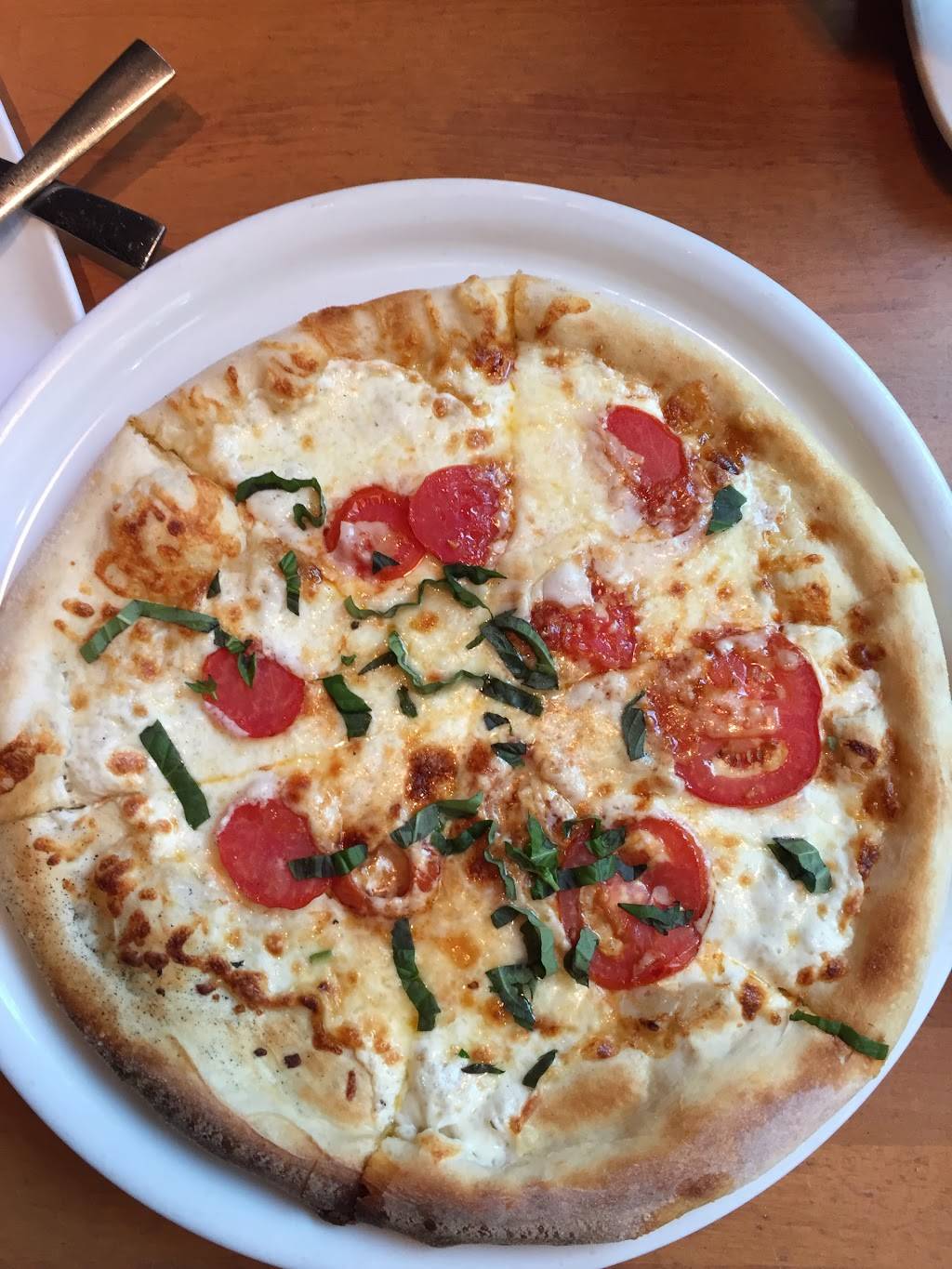 California Pizza Kitchen at Twelve Oaks | restaurant | 27500 Novi Rd, Novi, MI 48377, USA | 2484493280 OR +1 248-449-3280