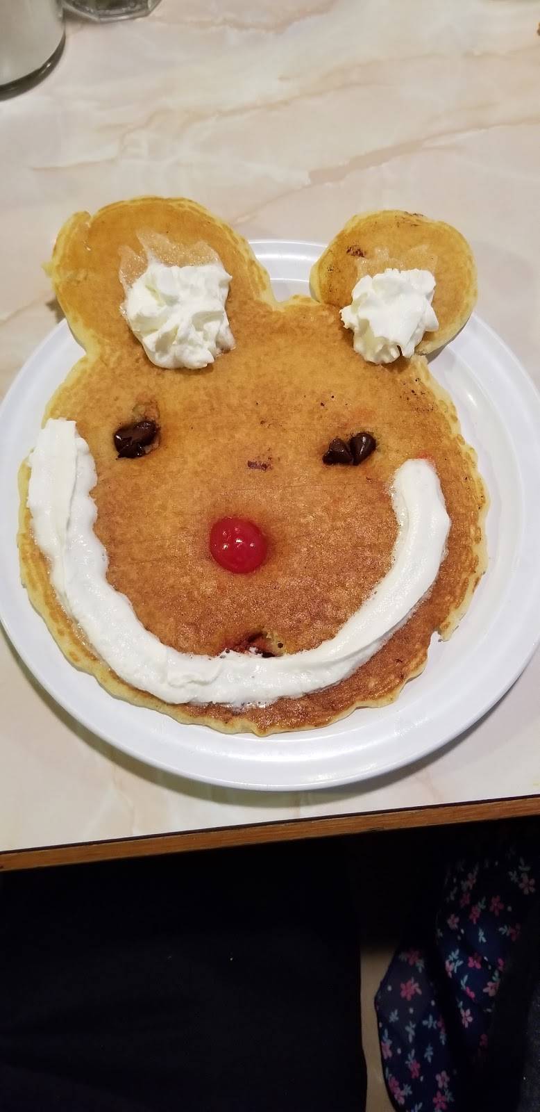 Alexanders Restaurant | restaurant | 6158 N Clark St, Chicago, IL 60660, USA | 7737433841 OR +1 773-743-3841