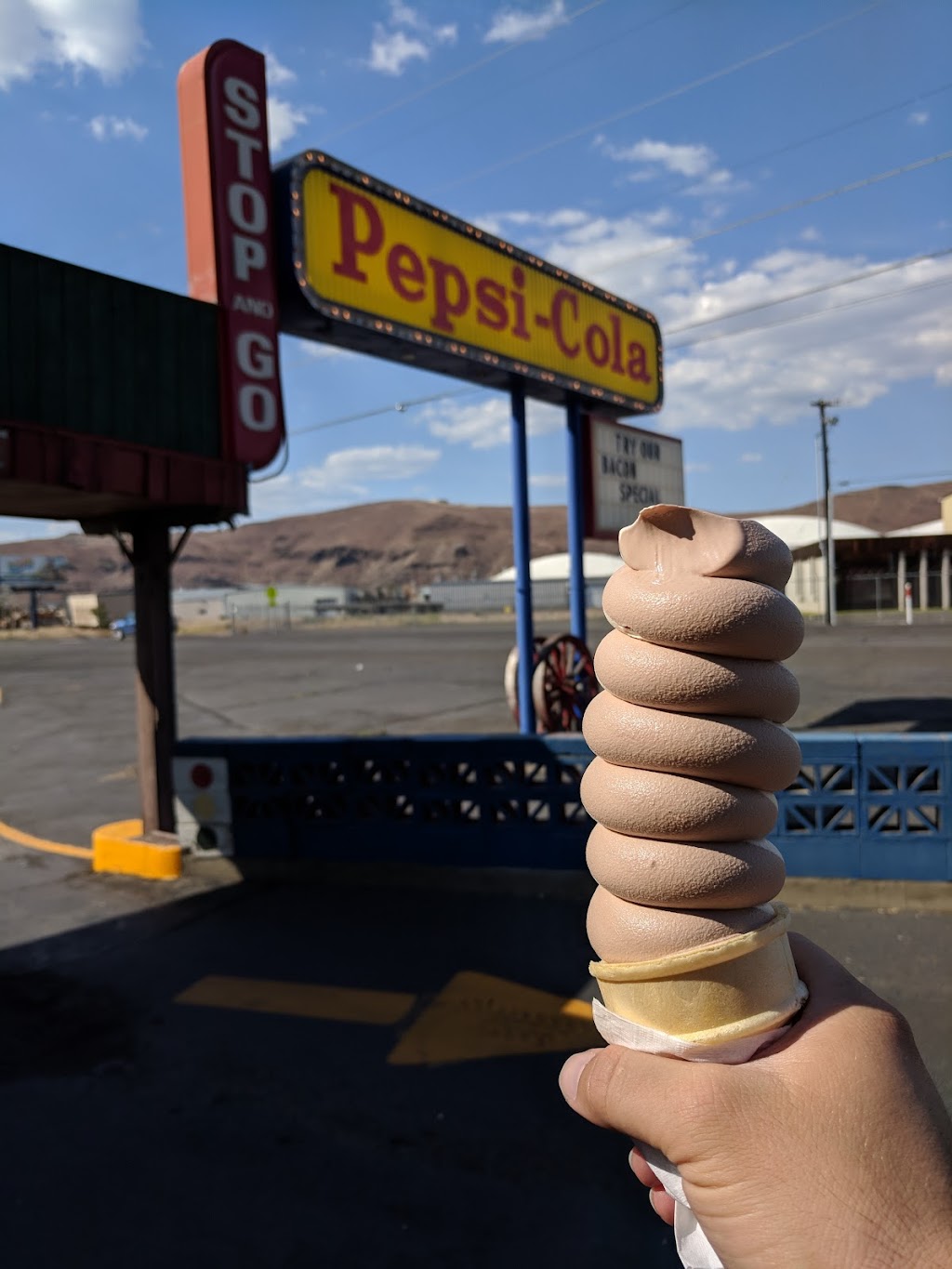 Stop & Go Drive Inn | restaurant | 2820 Fruitvale Blvd, Yakima, WA 98902, USA | 5094524641 OR +1 509-452-4641