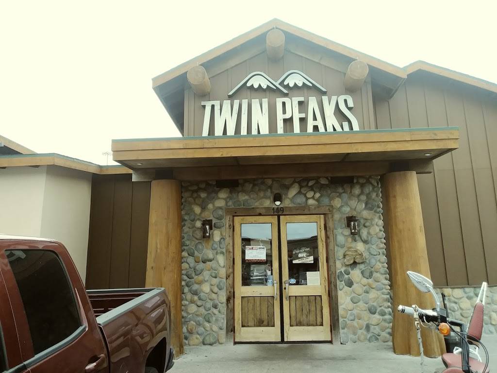 Twin Peaks Restaurant | restaurant | 5425 S Padre Island Dr #149, Corpus Christi, TX 78411, USA | 3619927325 OR +1 361-992-7325
