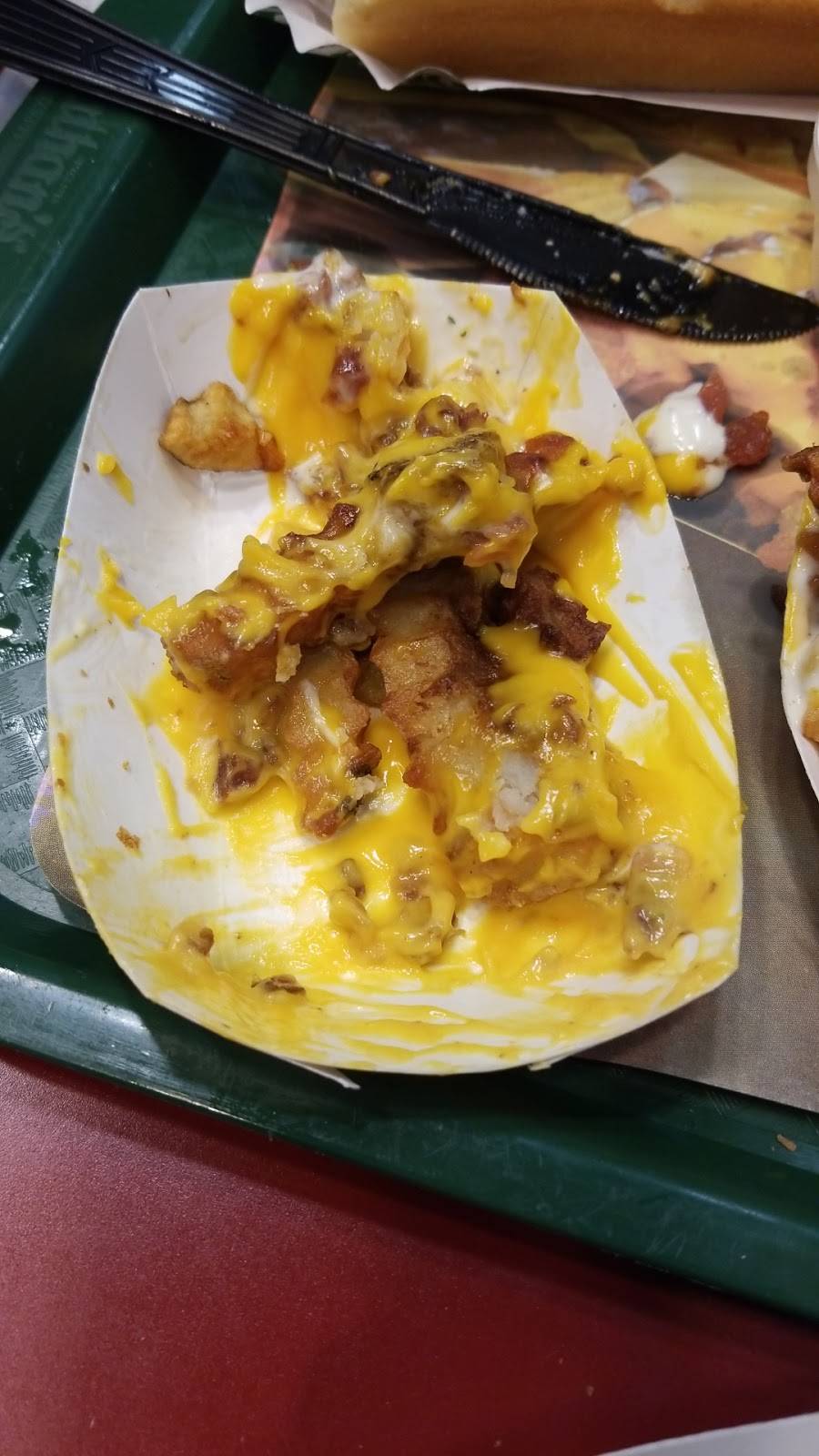 Nathans Famous | restaurant | 1086 The Arches Cir, Deer Park, NY 11729, USA | 6316676900 OR +1 631-667-6900