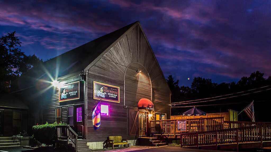Hen House Sports Bar & Grille | restaurant | 85 S Main St, Newton, NH 03858, USA | 6033821705 OR +1 603-382-1705