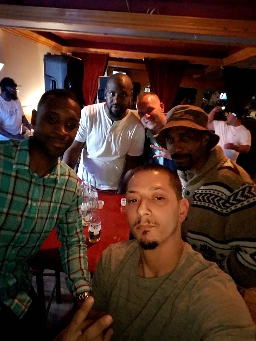 Venue Cafe | restaurant | 91 Chase Ave, Waterbury, CT 06704, USA | 2037560099 OR +1 203-756-0099