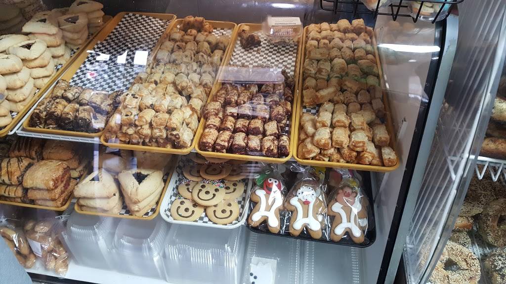 Bagel World | restaurant | 336 Wilson Ave, North York, ON M3H 1S9, Canada | 4166355931 OR +1 416-635-5931