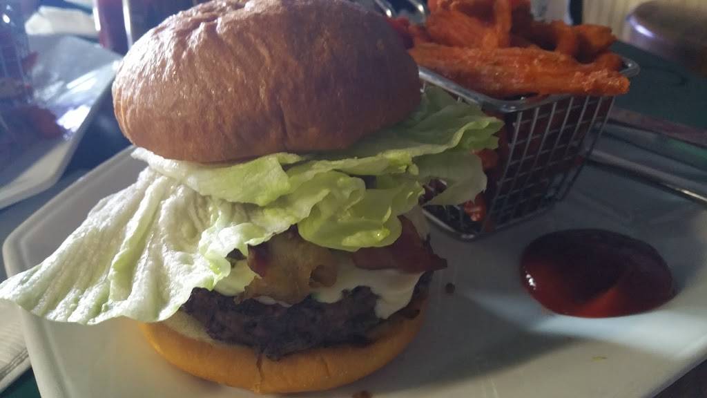 Buffalo Bills | restaurant | 650 Main St, Monroe, CT 06468, USA | 2034459672 OR +1 203-445-9672