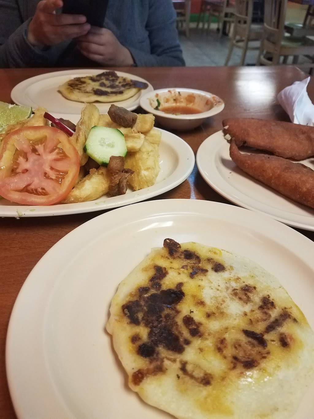 Los Cabos The Pupusa Restaurant | restaurant | 3819 Ming Ave, Bakersfield, CA 93309, USA | 6618357872 OR +1 661-835-7872