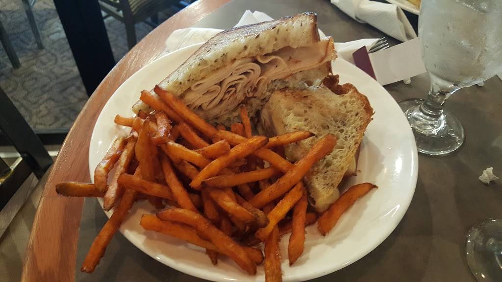 Dawgleg At Idle Creek | restaurant | 5353 Ryanne Marie Ln, Terre Haute, IN 47802, USA | 8122995353 OR +1 812-299-5353