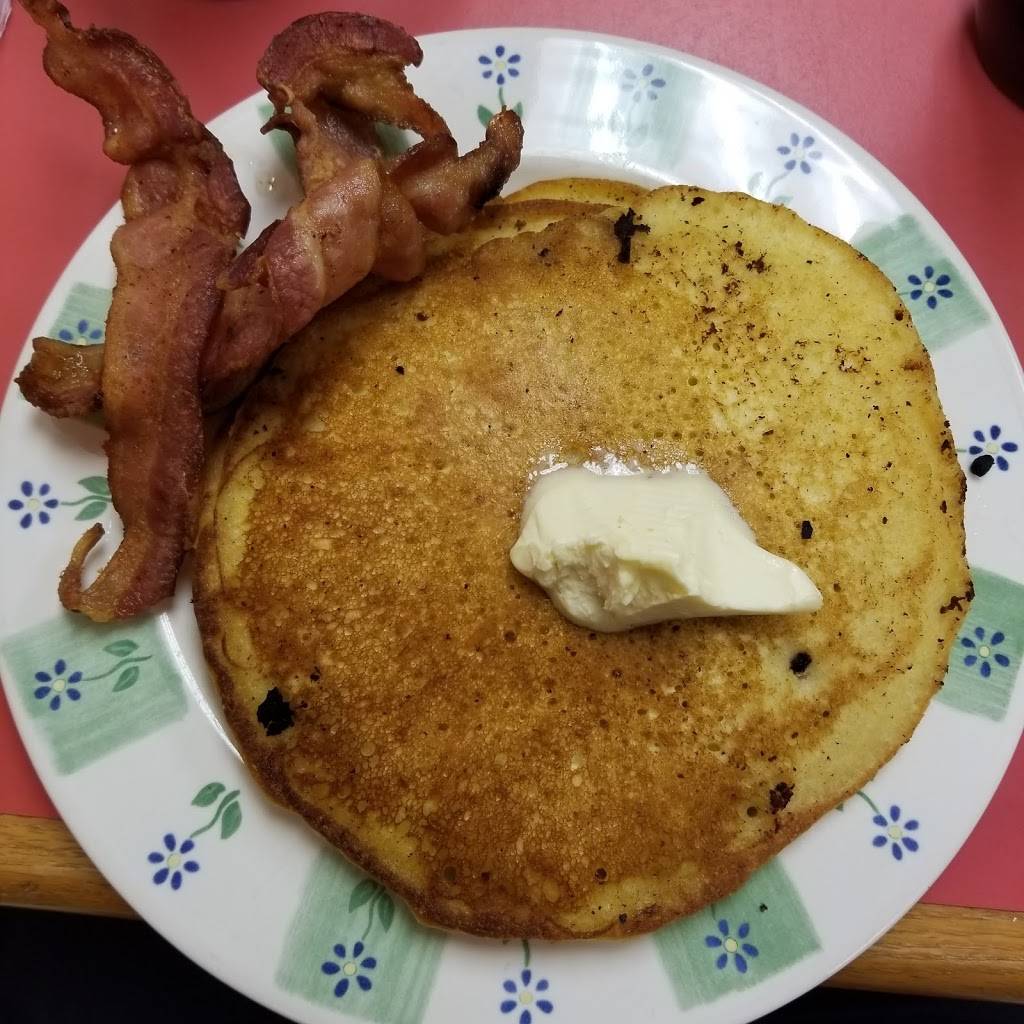 Tinas Home Cookin | restaurant | 136 East St N, Talladega, AL 35160, USA | 2567610392 OR +1 256-761-0392