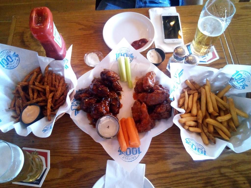 Wild Wing | restaurant | 13461 Yonge St, Richmond Hill, ON L4E 0L2, Canada | 9057734929 OR +1 905-773-4929