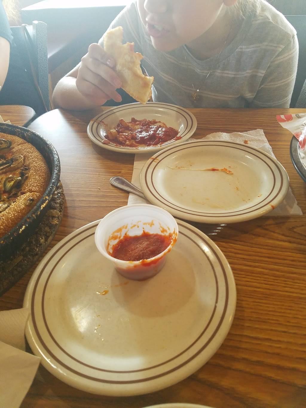 Pizza Hut | restaurant | 2560 S Alpine Rd, Rockford, IL 61108, USA | 8153990128 OR +1 815-399-0128