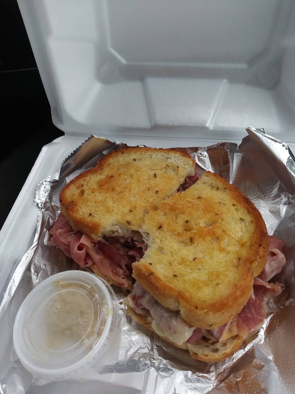 Big Ds Grille @ Jeannes Joynt | restaurant | 36219 Vine St, Eastlake, OH 44095, USA | 4405238787 OR +1 440-523-8787