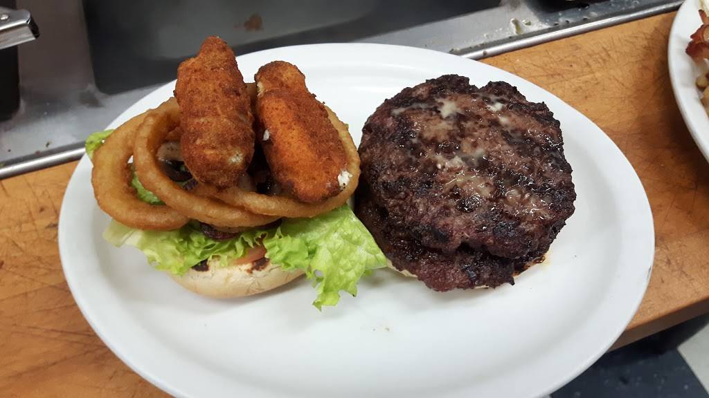 Bullseye Family Restaurant | restaurant | 125 Stewart Blvd, Brockville, ON K6V 4W4, Canada | 6133455733 OR +1 613-345-5733