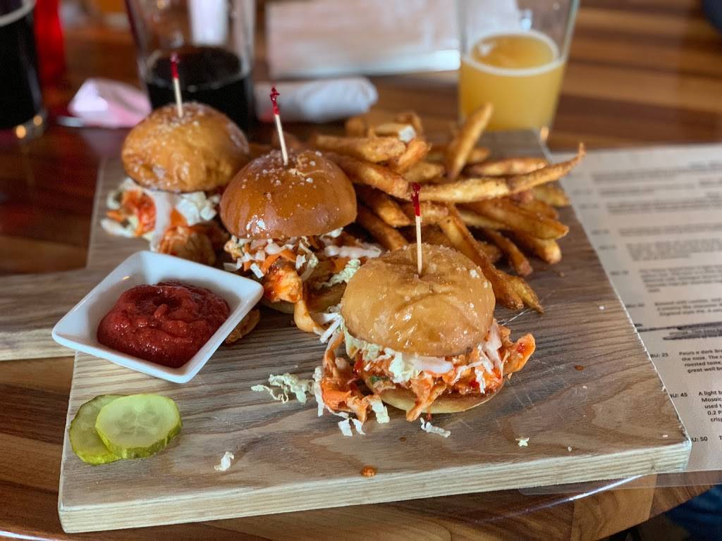 Austin Brothers Beer Company | restaurant | 821 W Miller St, Alpena, MI 49707, USA | 9893402300 OR +1 989-340-2300