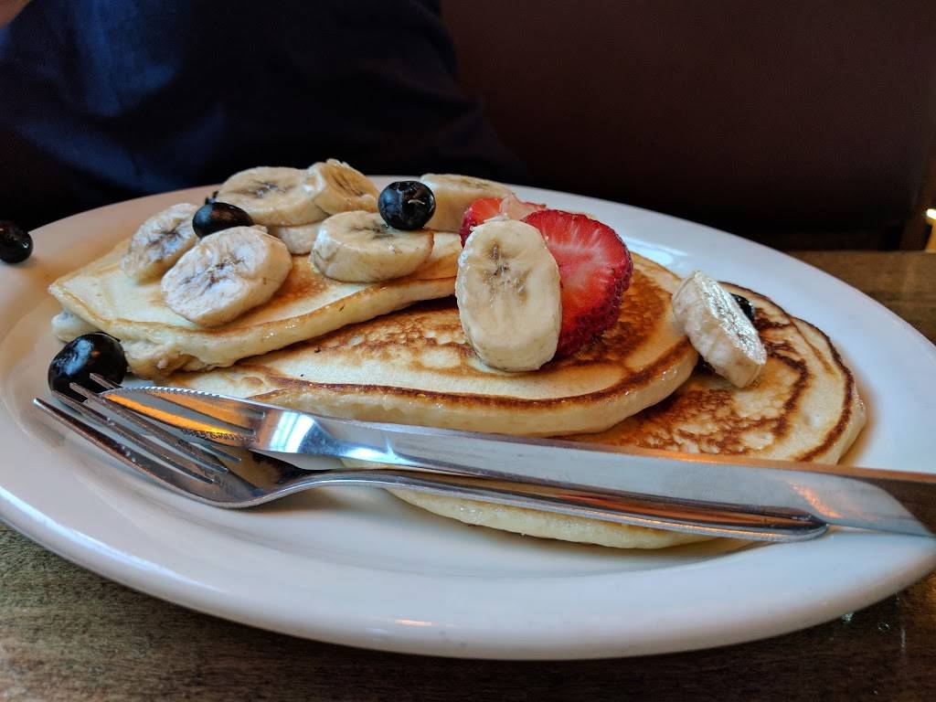 Famous Daves Bar-B-Que | restaurant | 6925 Camino Arroyo, Gilroy, CA 95020, USA | 4088421400 OR +1 408-842-1400