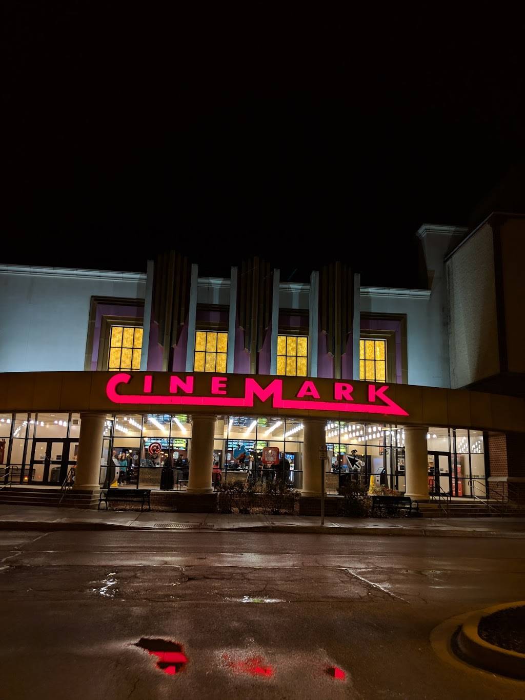 Cinemark at Seven Bridges and IMAX | meal takeaway | 6500 IL-53, Woodridge, IL 60517, USA | 6306638892 OR +1 630-663-8892