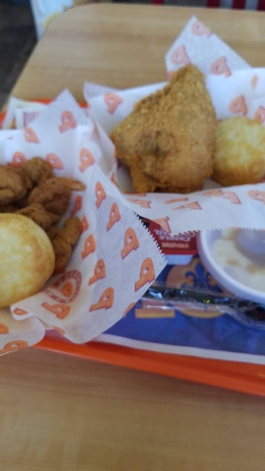 Popeyes Louisiana Kitchen | restaurant | 515 E Market St, Leesburg, VA 20176, USA | 7037714084 OR +1 703-771-4084