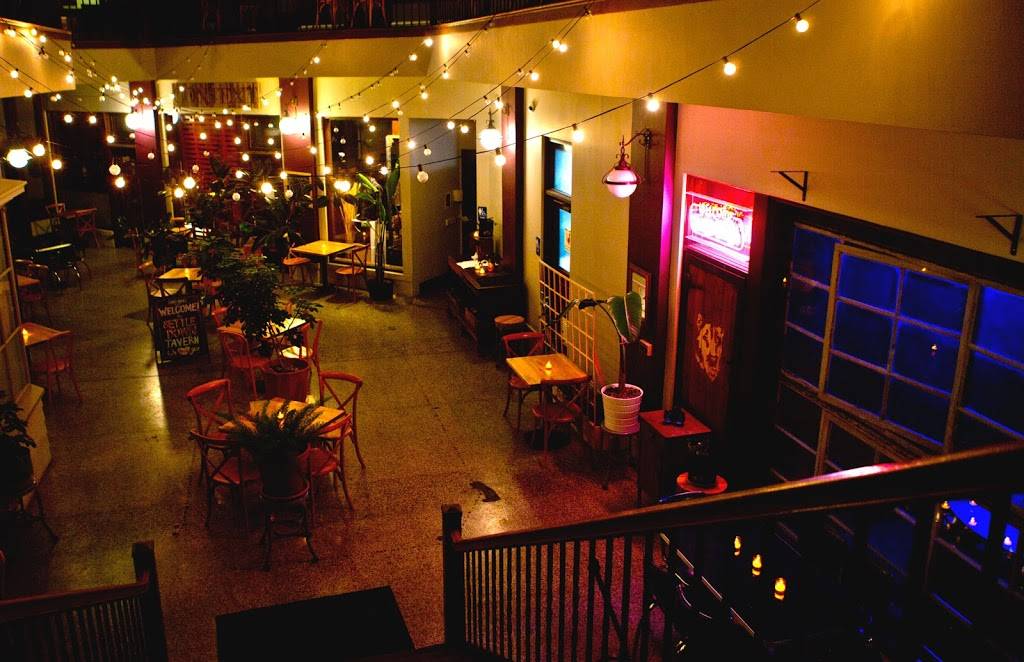 Settle Down Tavern | restaurant | 117 S Pinckney St, Madison, WI 53703, USA | 6084426335 OR +1 608-442-6335