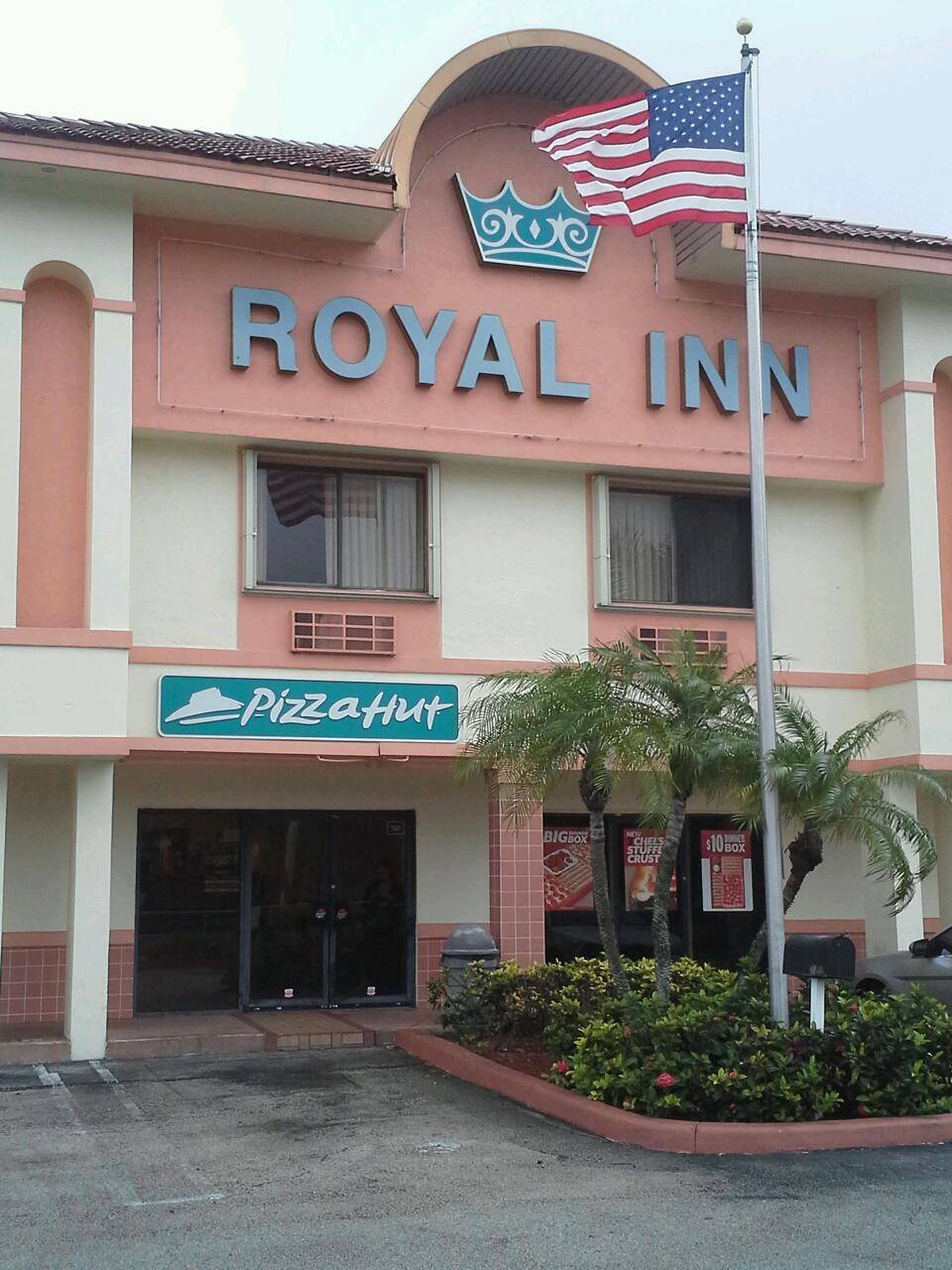 Pizza Hut | meal takeaway | 11851 Southern Blvd B, Royal Palm Beach, FL 33411, USA | 5617935599 OR +1 561-793-5599