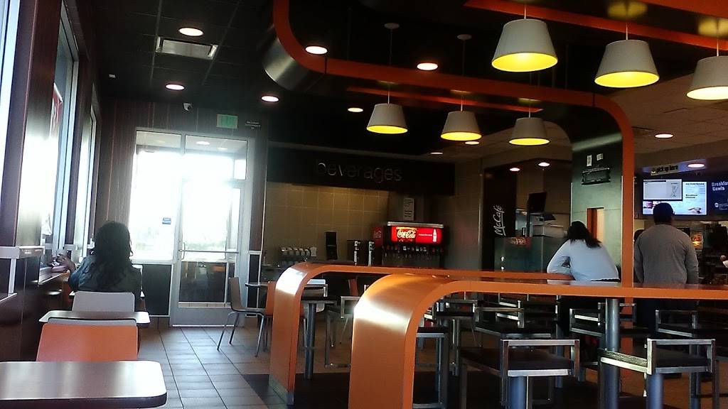 McDonalds | cafe | 2321 W Florida, Hemet, CA 92545, USA | 9516584603 OR +1 951-658-4603