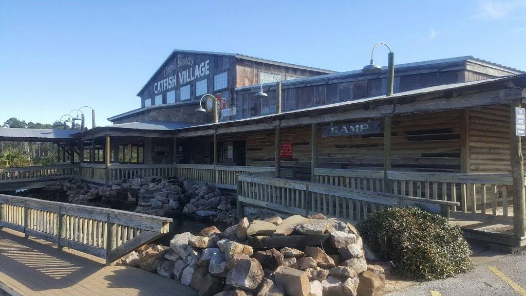 David Beards Catfish Village | restaurant | 1950 W Texas Ave, Waskom, TX 75692, USA | 9036874800 OR +1 903-687-4800