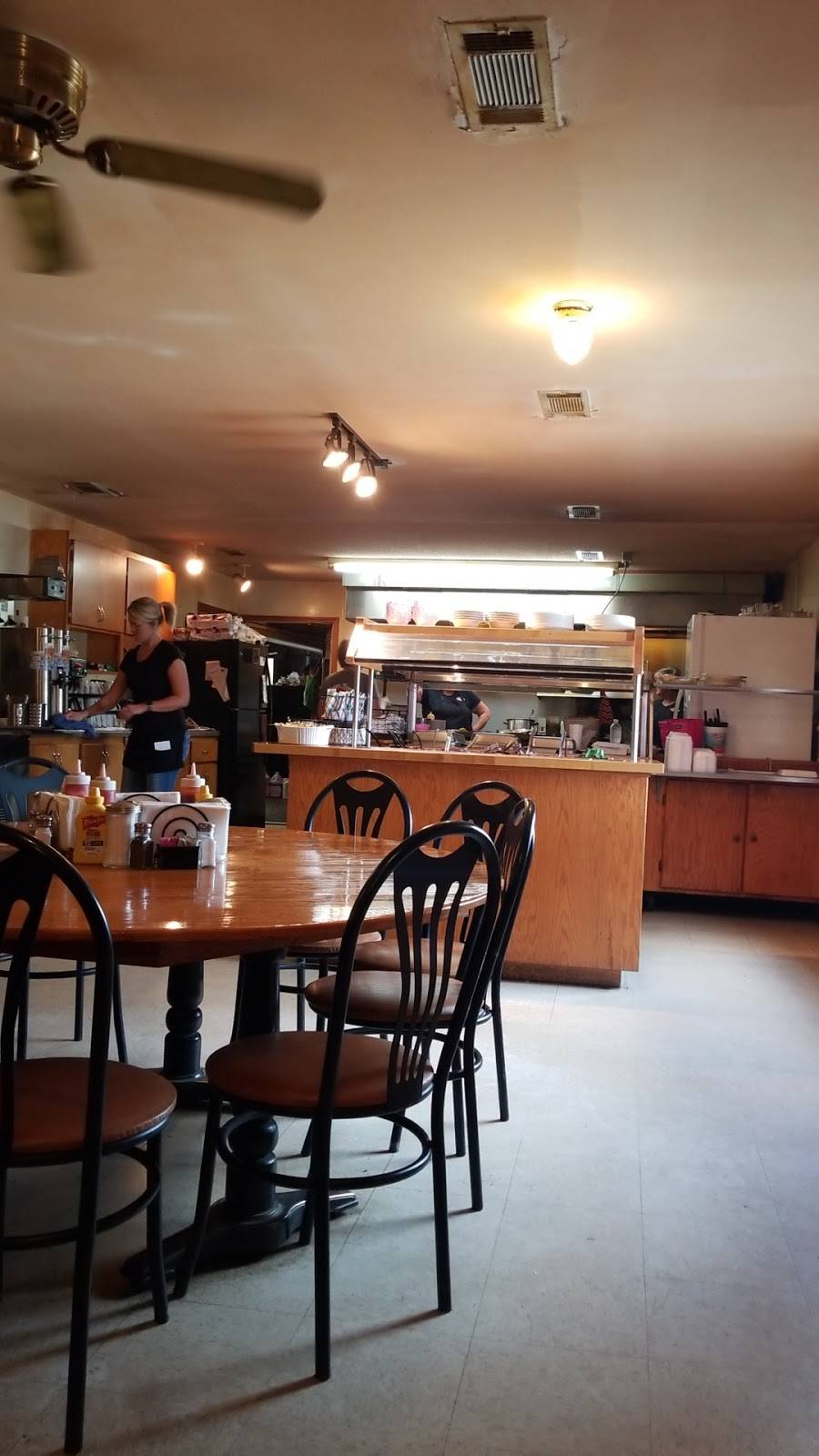 Hometown Cafe | restaurant | 204 W Front St, Syracuse, MO 65354, USA | 6602983307 OR +1 660-298-3307