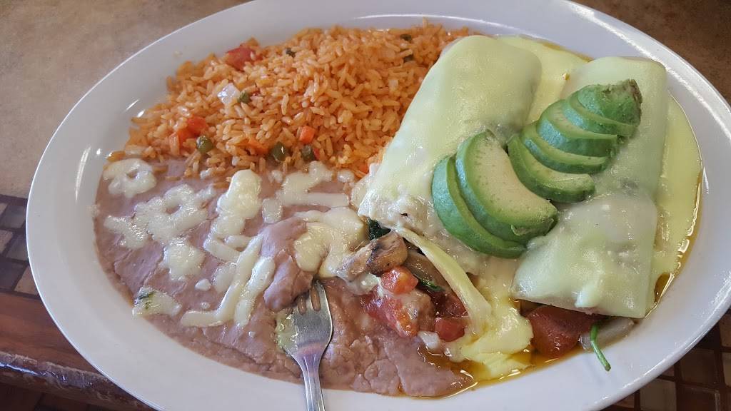 La Fiesta Mexican Restaurant | restaurant | 220 W Almar Dr, Chickasha, OK 73018, USA | 4052223355 OR +1 405-222-3355