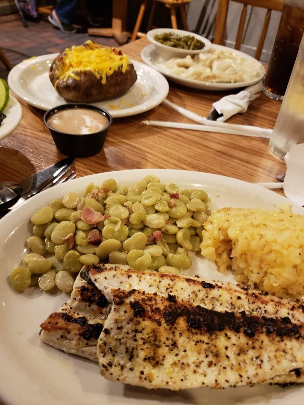 Cracker Barrel Old Country Store | restaurant | 5000 Eisenhower Pkwy, Macon, GA 31206, USA | 4784774848 OR +1 478-477-4848