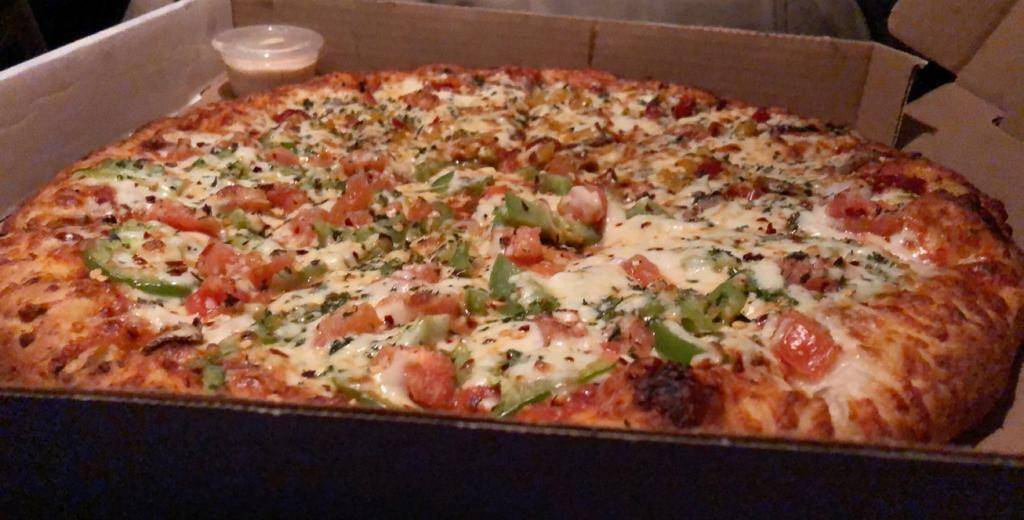 Yaseen Pizza | restaurant | 2895 Bank St, Gloucester, ON K1T 1N2, Canada | 6137396363 OR +1 613-739-6363