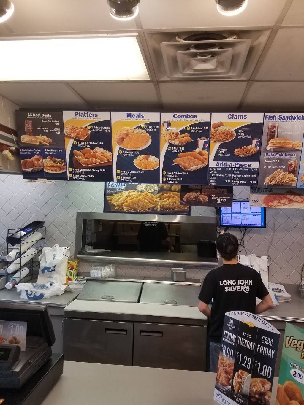 Long John Silvers | restaurant | 740 E Lewis and Clark Pkwy, Clarksville, IN 47129, USA | 8122831179 OR +1 812-283-1179