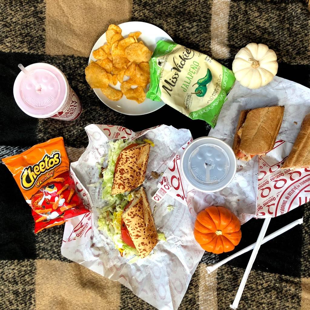 Quiznos | restaurant | 164 W Division St, Chicago, IL 60610, USA | 3126423355 OR +1 312-642-3355