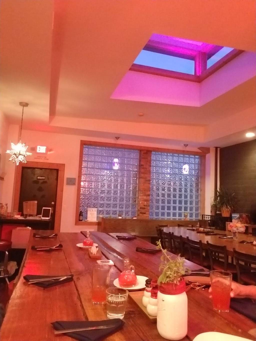 Nosh Pit Detroit | restaurant | 2995 Yemans St, Hamtramck, MI 48212, USA | 3134860777 OR +1 313-486-0777