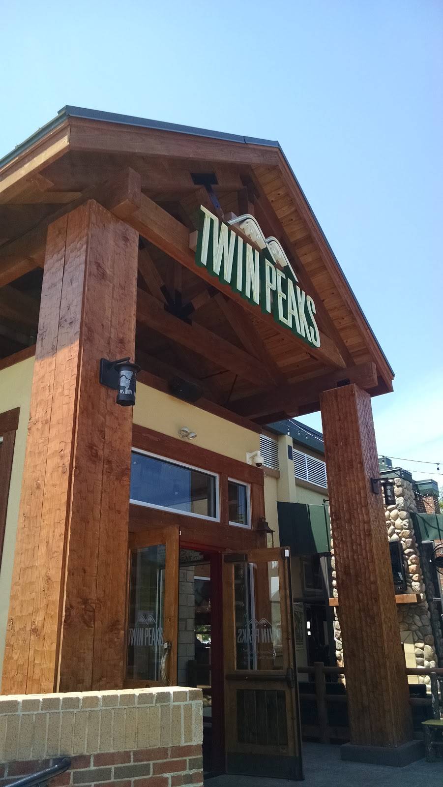 Twin Peaks Columbia - The Vista | restaurant | 600 Gervais St, Columbia, SC 29201, USA | 8036023667 OR +1 803-602-3667