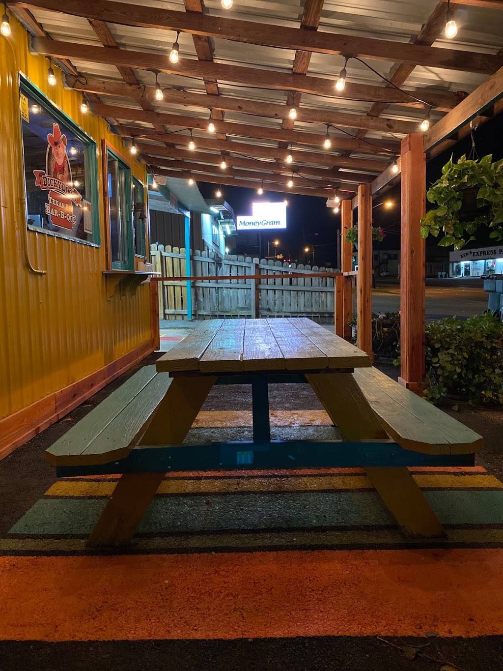 DickyDoos Bar-B-Que | restaurant | 1403 South St, Nacogdoches, TX 75964, USA | 9362054222 OR +1 936-205-4222