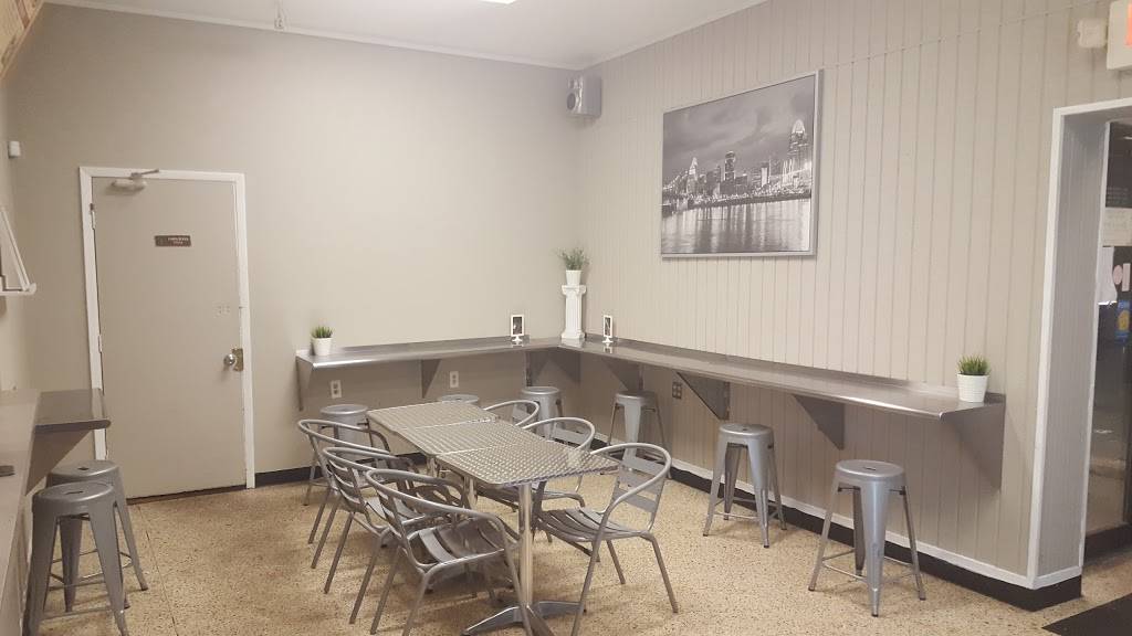 Queen City Pizza | meal delivery | 2580 Queen City Ave, Cincinnati, OH 45238, USA | 5136611700 OR +1 513-661-1700